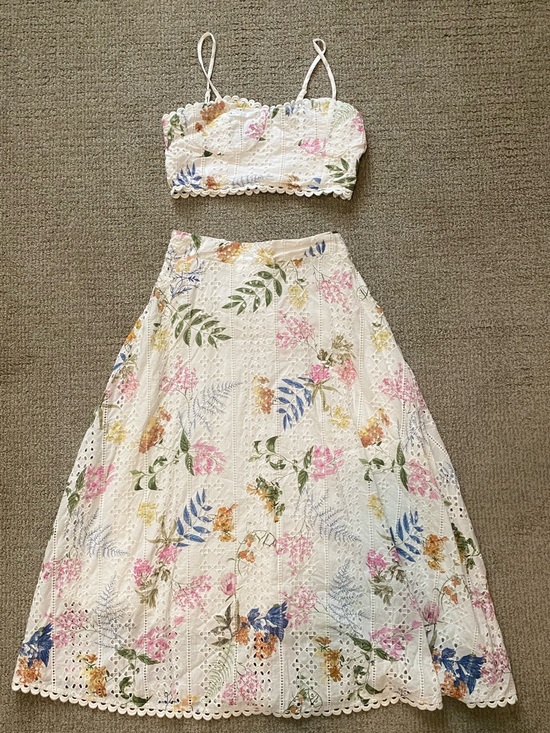 Lulus Dresses & Skirts - Lulu's White Floral Matching Top and Skirt - Size Small.